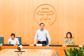 Phó Chủ tịch Ủy ban nhân dân thành phố Hà Nội Chử Xuân Dũng, chủ trì cuộc họp của Ban chỉ đạo phòng chống dịch bệnh COVID-19. (Ảnh: PV/Vietnam+)