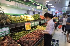 Nguồn hàng trên thị trường tại các địa phương cơ bản vẫn ổn định, không có hiện tượng khan hiếm hàng. (Ảnh: Đức Duy/ Vietnam+)