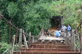 Cầu treo - Hiểm họa khôn lường mùa mưa lũ tại Lào Cai