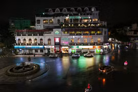 Để hạn chế các hoạt động tập trung đông người nhằm phòng, chống dịch bệnh COVID-19 và thực hiện nghiêm túc chỉ đạo của thành phố, quận Hoàn Kiếm đã tạm dừng việc tổ chức các hoạt động tại không gian đi bộ trên địa bàn quận từ ngày 21/8. (Ảnh: PV/Vietnam+)