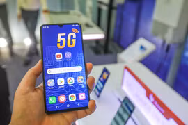 Vsmart Aris 5G là mẫu điện thoại thông minh đầu tiên của Việt Nam sử dụng được mạng 5G. (Ảnh: Minh Sơn/Vietnam+)