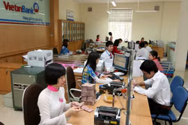 Giao dịch tại VietinBank. (Nguồn: TTXVN).