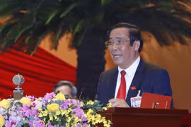 Đồng chí Nguyễn Thanh Bình, Phó Trưởng ban Thường trực Ban Tổ chức Trung ương khóa XII thay mặt Ban Kiểm phiếu Đại hội báo cáo kết quả bầu cử, công bố danh sách các đồng chí trúng cử vào Ban Chấp hành Trung ương khóa XIII. (Ảnh: TTXVN)