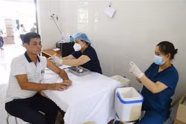 Tiêm vaccine phòng COVID-19. (Ảnh: Nam Sương/TTXVN)
