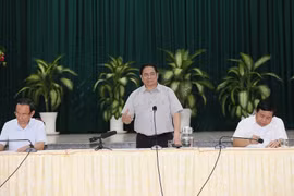 Thủ tướng Phạm Minh Chính làm việc với lãnh đạo huyện Cần Giờ. (Ảnh: Dương Giang/TTXVN)