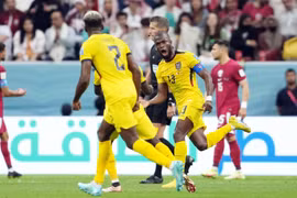Ecuador đánh bại chủ nhà Qatar ở trận khai mạc World Cup 2022