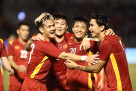 Tuyển Việt Nam thăng tiến trên bảng xếp hạng FIFA, bỏ xa Thái Lan