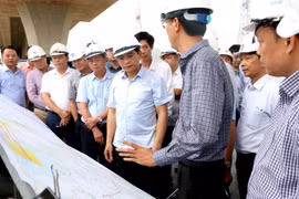 Bộ trưởng Bộ GTVT kiểm tra thi công tuyến cao tốc qua tỉnh Bình Thuận