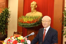 Tổng Bí thư Nguyễn Phú Trọng nói chuyện thân mật với các đại biểu dự Hội nghị biểu dương Chủ tịch Mặt trận Tổ quốc cấp xã và Trưởng ban Công tác Mặt trận tiêu biểu toàn quốc. (Ảnh: Trí Dũng/TTXVN)