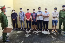 Triệt phá hai 'đường dây' cá độ bóng đá, bắt giữ nhiều đối tượng