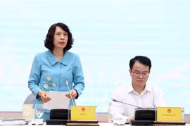 Thứ trưởng Bộ Y tế Nguyễn Thị Liên Hương trả lời câu hỏi của phóng viên các cơ quan thông tấn, báo chí. (Ảnh: Phạm Kiên/TTXVN)
