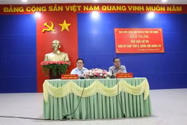 Đại biểu Quốc hội Nguyễn Trọng Nghĩa (trái), Bí thư Trung ương Đảng, Trưởng Ban Tuyên giáo Trung ương, chủ trì Hội nghị. (Ảnh: Thanh Tân/TTXVN)