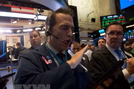 Giao dịch viên tại Sàn giao dịch chứng khoán New York, Mỹ. (Nguồn: AFP/TTXVN)