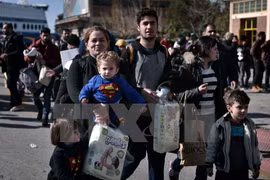 Người di cư tại khu vực biên giới Hy Lạp-Macedonia. (Ảnh: AFP/TTXVN)