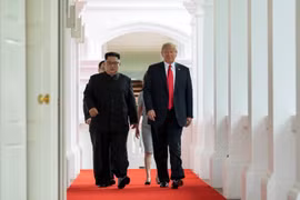 Tổng thống Mỹ Donald Trump (phải) và Nhà lãnh đạo Triều Tiên Kim Jong-un. (Nguồn: Twitter)