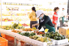 Cửa hàng tiện lợi là một trong những kênh bán lẻ hiệu quả. (Ảnh: Bùi Giang/TTXVN)