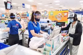 Các điểm bán thuộc Saigon Co.op đảm bảo quy định phòng, chống dịch bệnh COVID-19. (Ảnh: TTXVN phát)