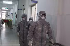 [Photo] Những anh hùng áo trắng trong cuộc chiến chống tử thần nCoV