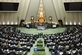 Toàn cảnh phiên họp Quốc hội Iran tại Tehran. (Ảnh: AFP/TTXVN)