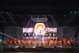 Chương trình Nghệ thuật chào mừng thành công Đại hội đại biểu lần thứ XVII, Đảng bộ thành phố Hà Nội nhiệm kỳ 2020-2025. (Ảnh: Văn Điệp/TTXVN)