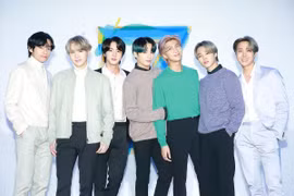 Các thành viên nhóm nhạc BTS trong buổi giới thiệu album "Map of the soul: 7" tại Seoul, Hàn Quốc, ngày 24/2/2020. (Ảnh: Yonhap/TTXVN)