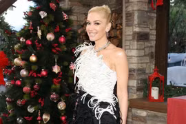 Gwen Stefani rạng rỡ trong thiết kế của Công Trí trên truyền hình Mỹ