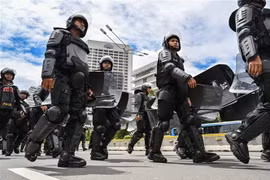 Cảnh sát Indonesia tuần tra tại Jakarta. (Ảnh: AFP/TTXVN)