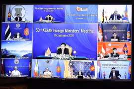 Bộ trưởng Ngoại giao các nước ASEAN dự hội nghị trực tuyến. (Ảnh: Lâm Khánh/TTXVN)