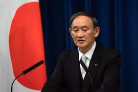 Thủ tướng Nhật Bản Yoshihide Suga phát biểu tại cuộc họp báo ở Tokyo. (Ảnh: AFP/TTXVN)
