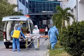 Bệnh viện Trung ương Huế tiếp nhận hai bệnh nhân nhiễm COVID-19 từ Đà Nẵng. Ảnh minh họa. (Ảnh: TTXVN phát)