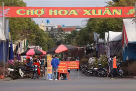 Chốt kiểm soát dịch COVID-19 tại Hưng Yên. (Ảnh: Đinh Tuấn/TTXVN)