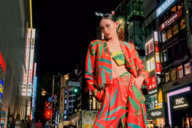 Quán quân The Face 'lăng xê' nhà mốt Việt ở kinh đô thời trang Tokyo