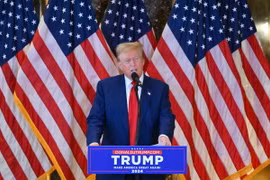 Cựu Tổng thống Mỹ Donald Trump phát biểu họp báo tại New York. (Ảnh: AFP/TTXVN)