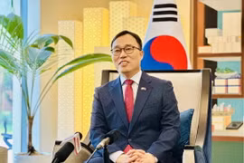 Đại sứ Đặc mệnh Toàn quyền Hàn Quốc tại Việt Nam Choi Young Sam trả lời phỏng vấn TTXVN. (Ảnh: Việt Đức/TTXVN)
