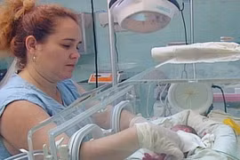 Chăm sóc trẻ sơ sinh tại một bệnh viện ở Cuba. (Nguồn: juventudrebelde.cu)