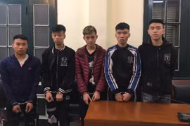 Các đối tượng tại cơ quan công an. 