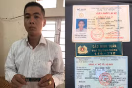 Tuấn và tang vật bao gồm số hiệu Công an nhân dân giả. (Ảnh: CQCN) 