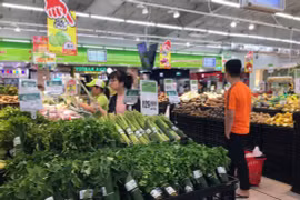 Nông sản an toàn của Hà Nội được đưa vào hệ thống các siêu thị. (Ảnh: Đỗ Phương Anh/TTXVN)