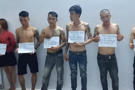 Khởi tố nhóm thanh niên tự xưng cảnh sát, chống người thi hành công vụ
