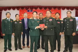 Quang cảnh Lễ bàn giao bộ phim về lịch sử Quân đội nhân dân Lào. (Ảnh: Xuân Tú/TTXVN)