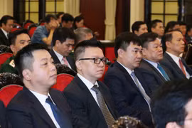 Phó Tổng Giám đốc TTXVN Lê Quốc Minh cùng các học viên tham gia lớp học. (Ảnh: Phương Hoa/TTXVN)
