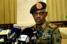 Bộ trưởng Quốc phòng Sudan Ahmed Awad Ibn Auf. (Nguồn: THX/TTXVN)
