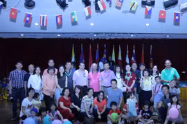 Cán bộ, nhân viên phái đoàn và các các cơ quan bên cạnh Phái đoàn thường trực Việt Nam tại Liên hợp quốc tham dự ngày hội. (Ảnh: Hoài Thanh/TTXVN)