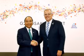 Thủ tướng Nguyễn Xuân Phúc gặp Thủ tướng Australia Scott Morrison nhân chuyến tham dự Hội nghị cấp cao G20 tại Nhật Bản vào tháng 6/2019. (Ảnh: Thống Nhất/TTXVN)