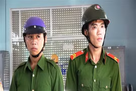 Hai đối tượng Nguyễn Gia Thuận và Nguyễn Hữu Nghĩa. (Ảnh: Thanh Tân/TTXVN)