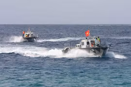 Lực lượng hải quân bảo vệ quần đảo Trường Sa được trang bị phương tiện tuần tra hiện đại, luôn đề cao cảnh giác, tuần tra theo dõi, nắm chắc tình hình trên biển, dự báo đúng tình hình để có kế hoạch và chủ động ứng phó với mọi diễn biến. (Ảnh: Dương Giang