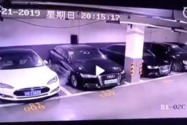 Hình ảnh trong clip vụ cháy xe. (Nguồn: QZ)
