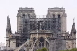 Nhà thờ Đức Bà ở Paris bị phá hủy một phần sau vụ hỏa hoạn ngày 16/4/2019. (Ảnh: THX/TTXVN)