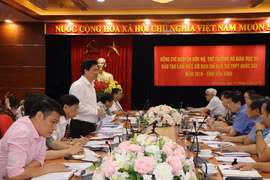 Thứ trưởng Bộ Giáo dục và Đào tạo Nguyễn Hữu Độ phát biểu tại buổi làm việc với ban chỉ đạo thi THPT Quốc gia 2019 tỉnh Hòa Bình. (Ảnh: Nhan Sinh/TTXVN)