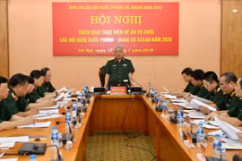 Thượng tướng Nguyễn Chí Vịnh, Thứ trưởng Bộ Quốc phòng, Phó Trưởng ban Thường trực Ban Chỉ đạo Bộ Quốc phòng về ASEAN năm 2020 chủ trì hội nghị. (Ảnh: Dương Giang/TTXVN)